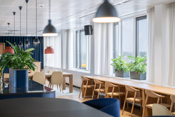 Lufthansa FOC Fensterwand